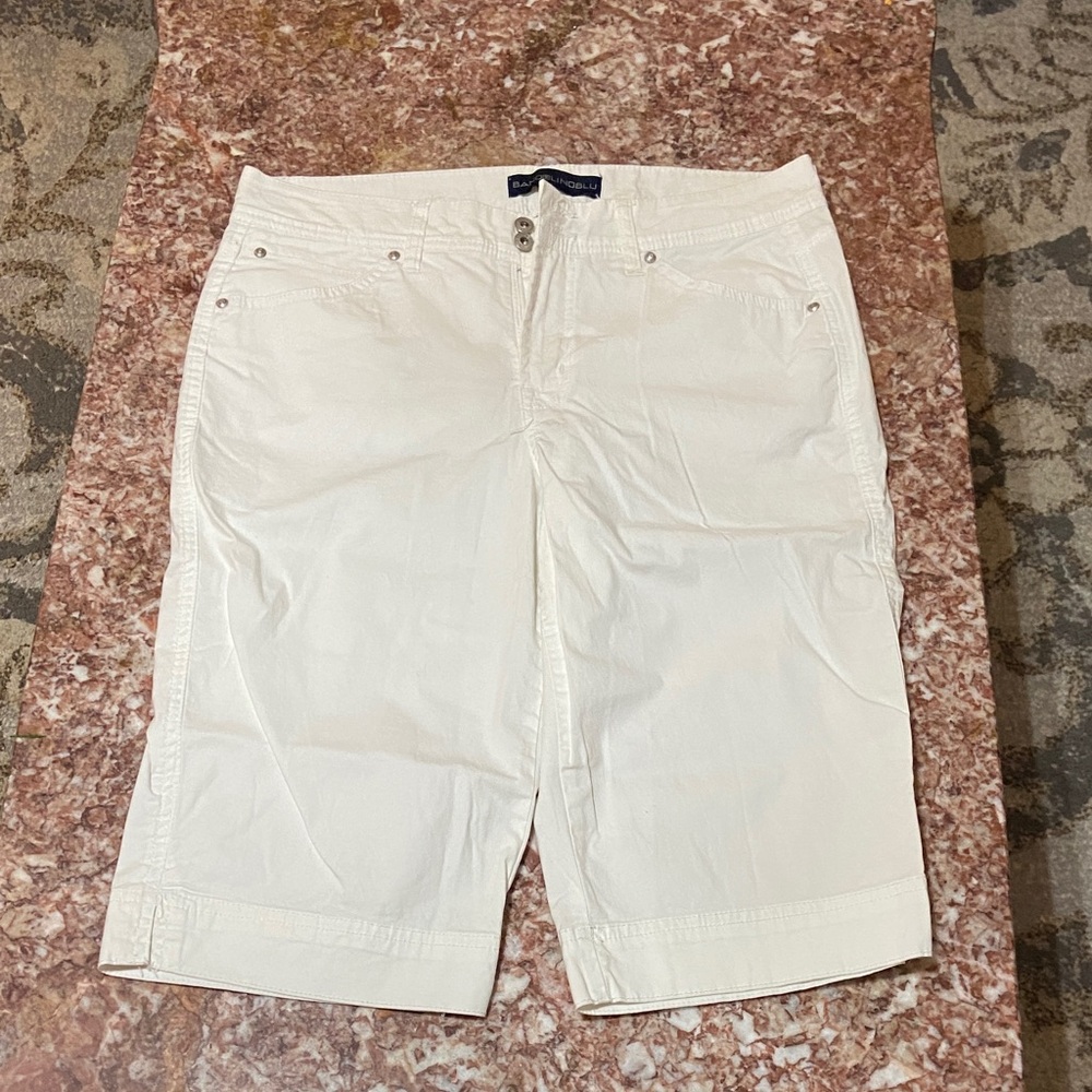 Bandolino White Bermuda Shorts
